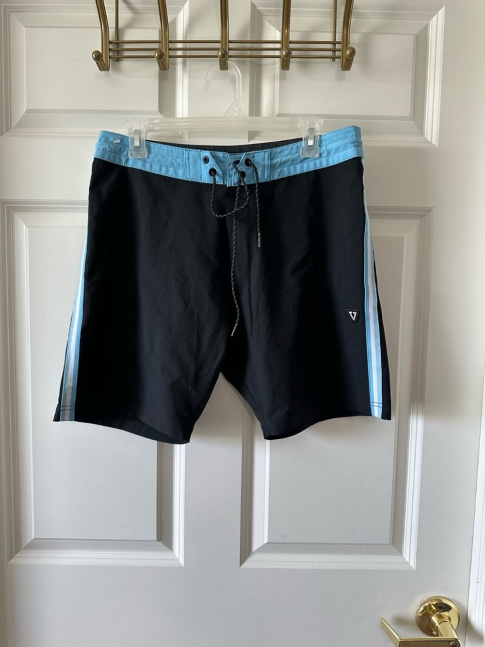 VISSLA Trip 17.5" Black and Blue Mens Board Shorts Size 31